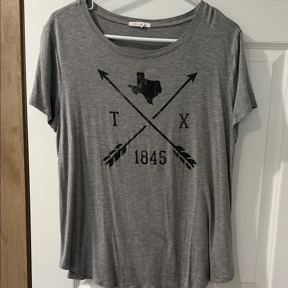 Maurices Gray Graphic Short Sleeve Tee